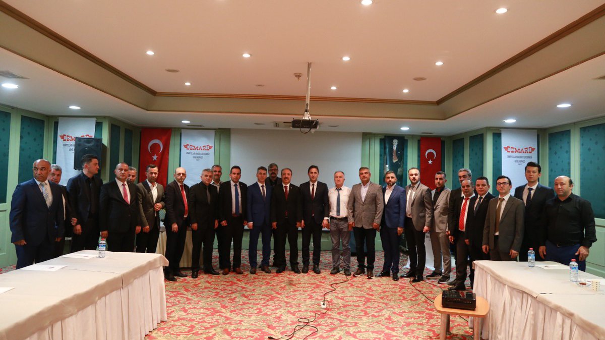 uyalcin_'s tweet photo. Demiryolları Makinistler Derneği @DEMARDGNLMRK Yürütme Kurulu Toplantısı’na katılım sağlayarak tren üzerinde çalışan personelimizin talepleri ve çözüm önerilerini dinledik. 

Genel Müdürlüğümüzün marka yüzü makinistlerimizle birlikte Türkiye Yüzyılı’nda dokunan, hisseden, çalışanın yanında duran bir yönetim anlayışıyla hareket etmek ve ortak akılla Milletimize en iyi hizmeti sunmak için var gücümüzle çalışıyoruz.