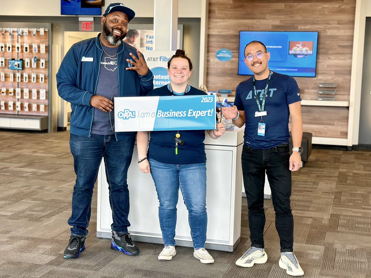 Congratulations to Courtney for becoming Hilliard’s 4th business expert! 💼 So proud of you and what you have been able to accomplish so far this year!! 🥳

#AllGAsNoBrakes #TeamMOHtivate #unstOHPAble #OHPA #ATTBusiness