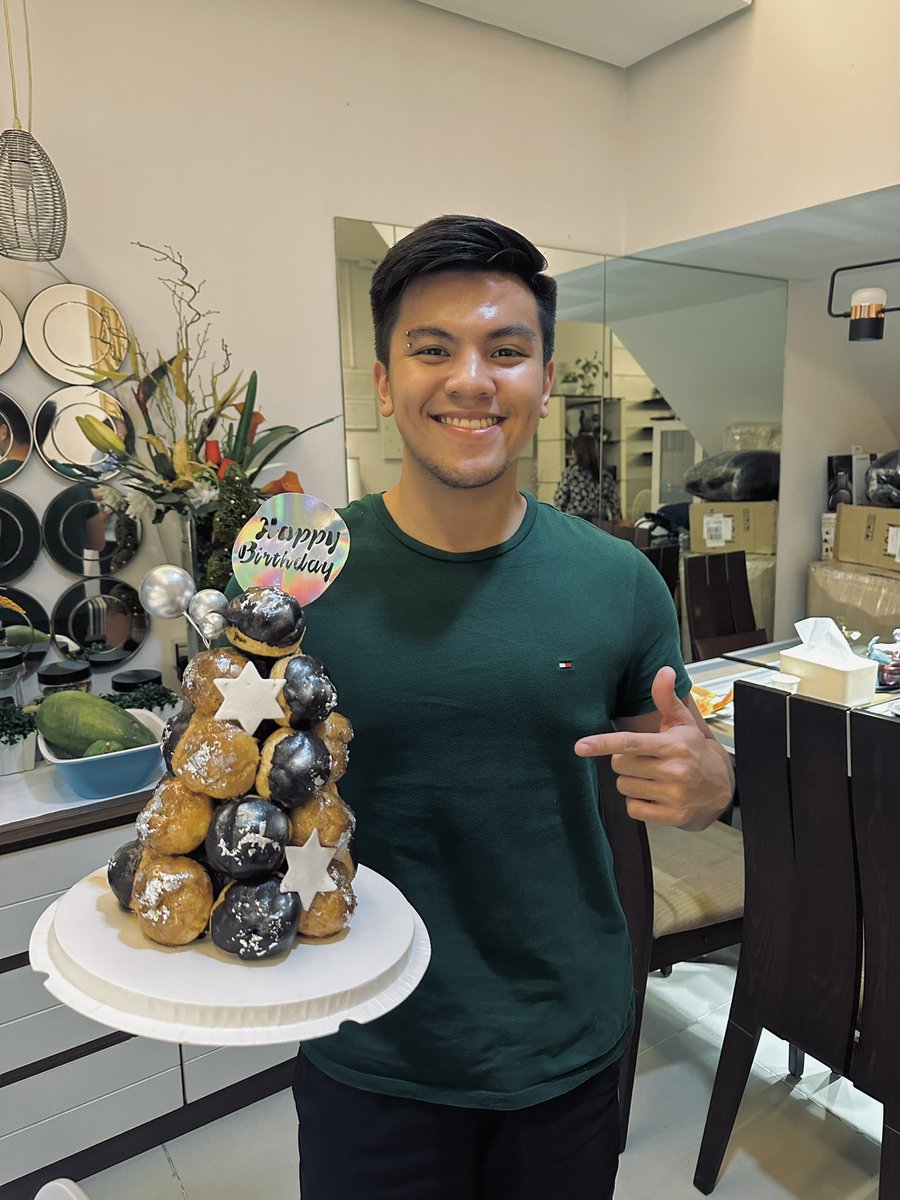GrabCarl_'s tweet photo. Belated happy birthday, self. You’re still alive and that’s more than enough to be thankful for. https://t.co/a2J0QsXdiI