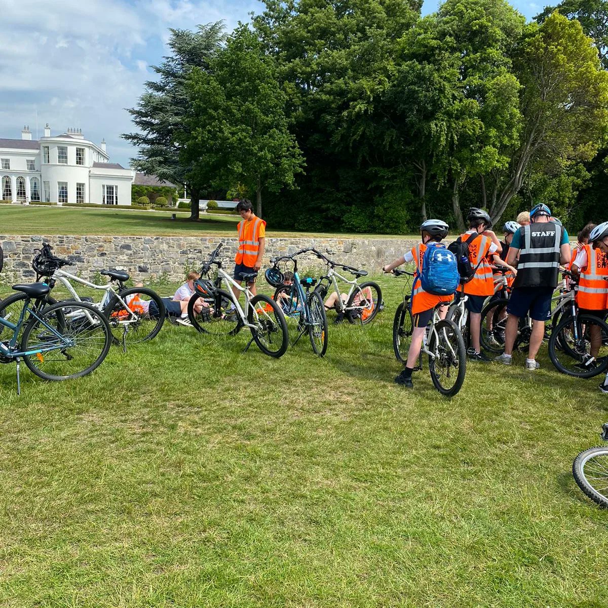 BikesInThePark's tweet photo. What a day for a cycle around the Phoenix park 🚲 to book your group in email us at info@phoenixparkbikes.com 😁. #bikes #school #sunshine #phoenixpark https://t.co/qg1oST5Rhq