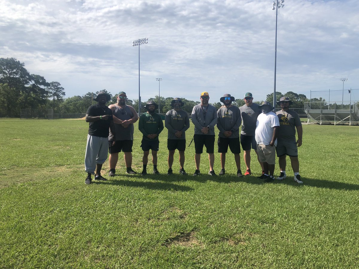 LecantoF's tweet photo. Just want to take a second and thank the coaches that come up daily and make our kids better! Takes an Army and appreciate all that you do!!
#family #TPW @LHSPantherAth @LecantoHigh @CoachScriven @coachwyatt62 @LeeRoyHerndon1 @RGrow10 @RJP0677 @ https://t.co/F7DZWz0IeZ
