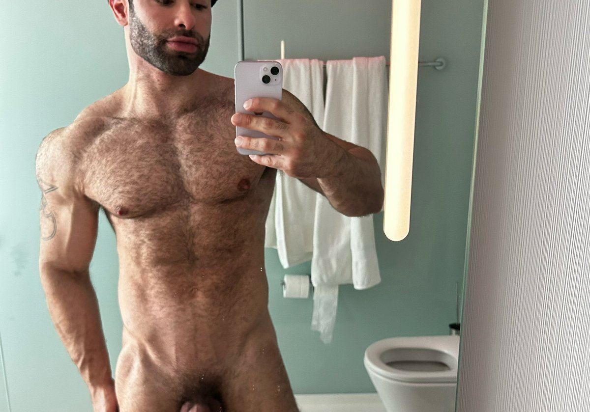 lucasleonxxx's tweet photo. Time to start the collabs in NYC 😊😊😊 https://t.co/piocJWtdJc