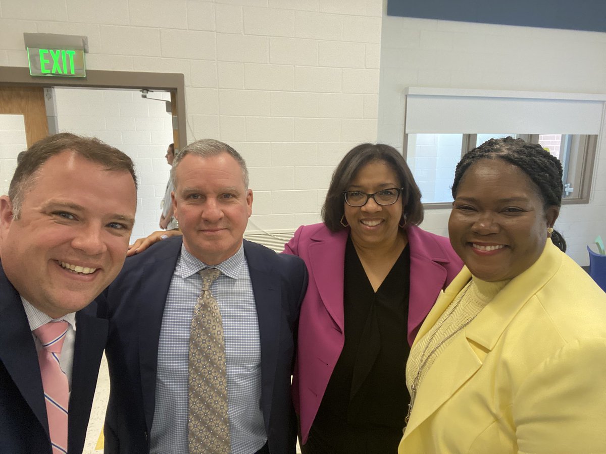 LearnerDSLI's tweet image. An absolutely beautiful graduation ceremony at Rock Terrace School! Thank you @DrGJonesRTS, staff and families for making this such a special event and a special place! #MCPSGrad @Lynne4Students @MCPS @DrJones_OSSI