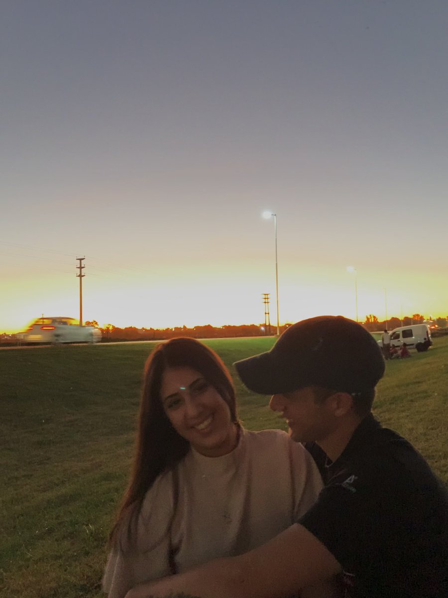 Me mando dos años , reaccionaba mis historias, o les daba mg . Yo lo ignoraba y no le respondia o por ahi lo hacía pero asi nomas. 
Se canso de buscarme, hasta que un dia le escribí para tomar unos mates y hoy es el amor de mi vida❤️‍🩹