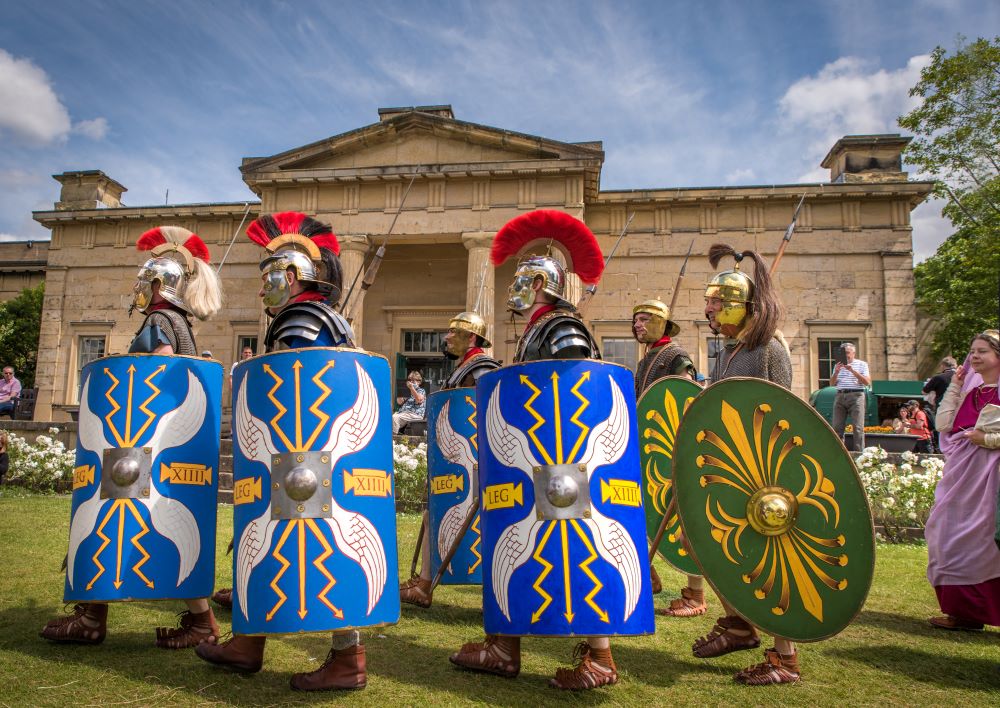 The Eboracum Roman Festival is BACK on 8 &amp; 9 July in
<a href="/MuseumGardens/">York Museum Gardens</a>! 🎉

Explore the day-to-day lives of citizens and centurions through living-history demonstrations, expert talks, hands-on crafts, fun activities and more.  

FREE Entry ✨

Find out more: yorkshiremuseum.org.uk/eboracum-roman…