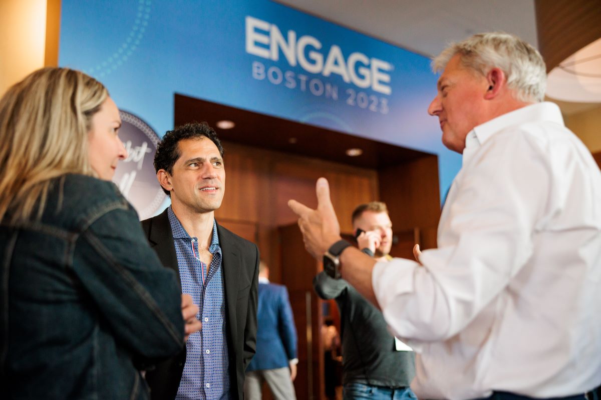 Bullhorn tweet media