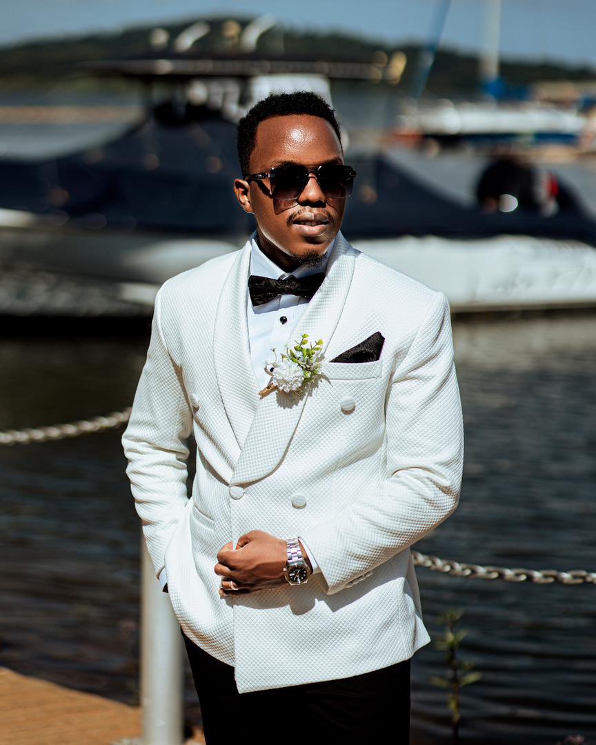 Thank you Captain for including us in your day 
..
#AdipurushTickets #IStandWithDee #wedding #whitesuit