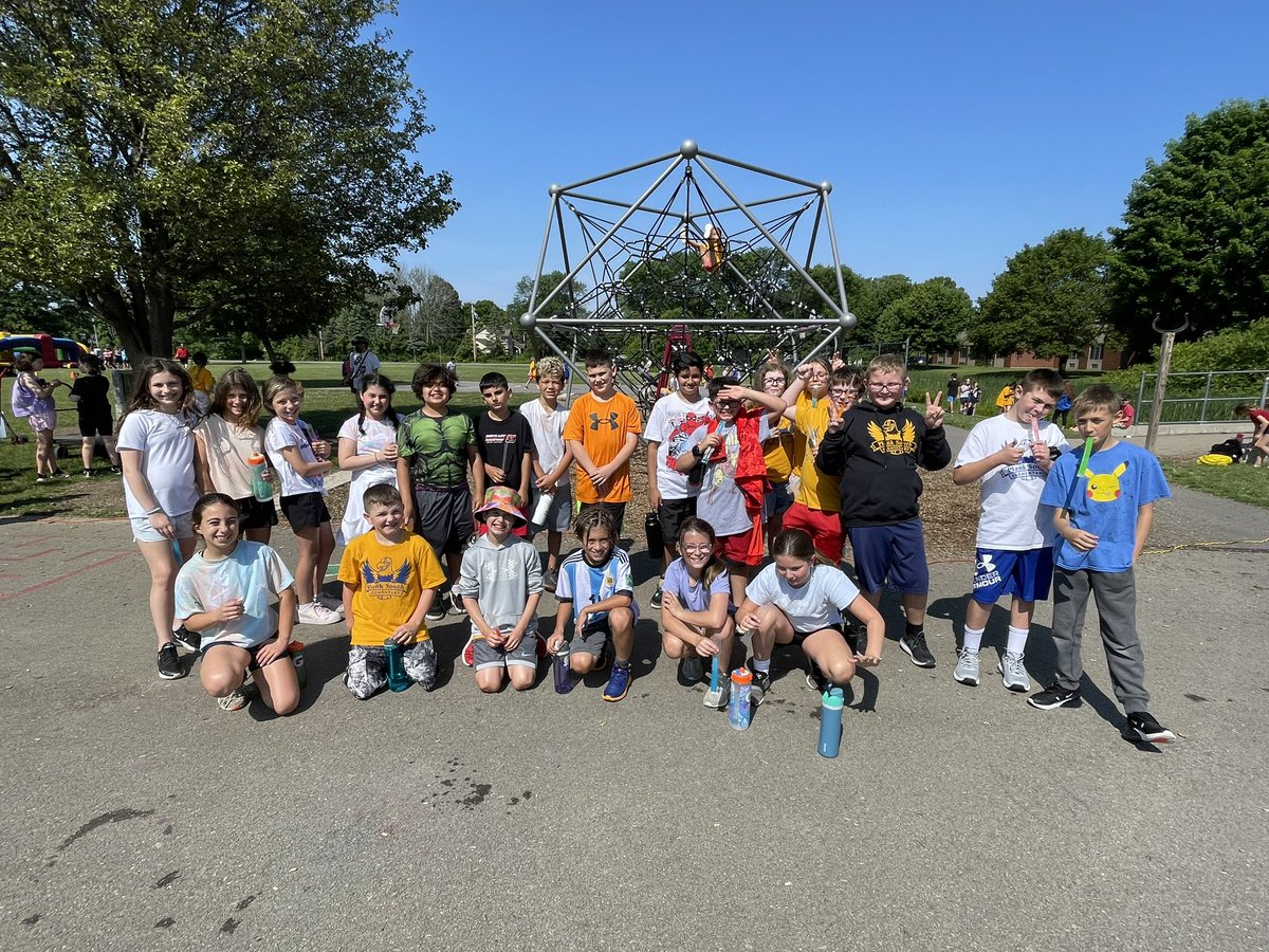 Monsonteaches's tweet photo. Field day and fort day all at once!  We have some happy 4th graders! https://t.co/tAnxjme7Gv