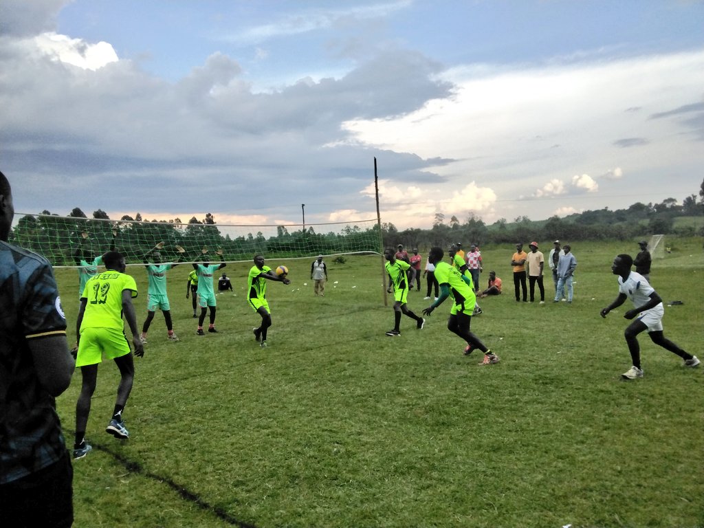 Nganwa_HS's tweet photo. Scenes at district volleyball competitions where our team made it to finals and to a hard luck of tight sets; 25:27 and 23:25
Overall results:
Nganwa HS 2:0 Mushanga SS
Nganww HS 2:0 Nyabwina SS
Nganwa HS 2:1 Butsibo SS
Nganwa HS 0:2 Kitagata SS
#JoinNganwa
#AmagyeziGaryaAmaani https://t.co/NkER0tYLmQ