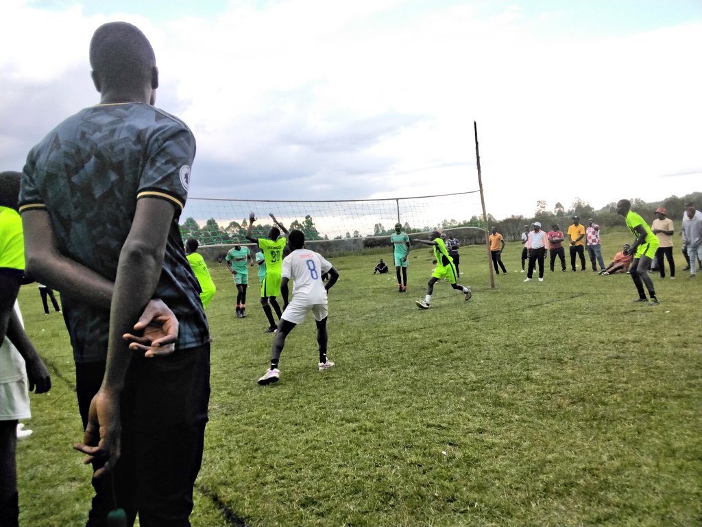 Nganwa_HS's tweet photo. Scenes at district volleyball competitions where our team made it to finals and to a hard luck of tight sets; 25:27 and 23:25
Overall results:
Nganwa HS 2:0 Mushanga SS
Nganww HS 2:0 Nyabwina SS
Nganwa HS 2:1 Butsibo SS
Nganwa HS 0:2 Kitagata SS
#JoinNganwa
#AmagyeziGaryaAmaani https://t.co/NkER0tYLmQ