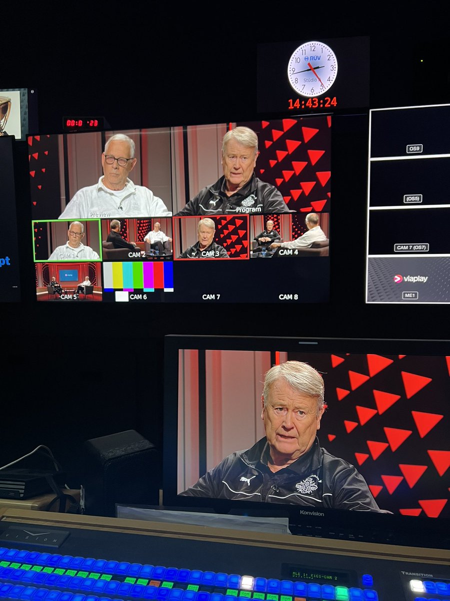 Siggeirsson's tweet photo. Spekingar spjalla á vel við hér! Væntanlegt á Viaplay: Lars vs Åge https://t.co/qBIyKzL3SW