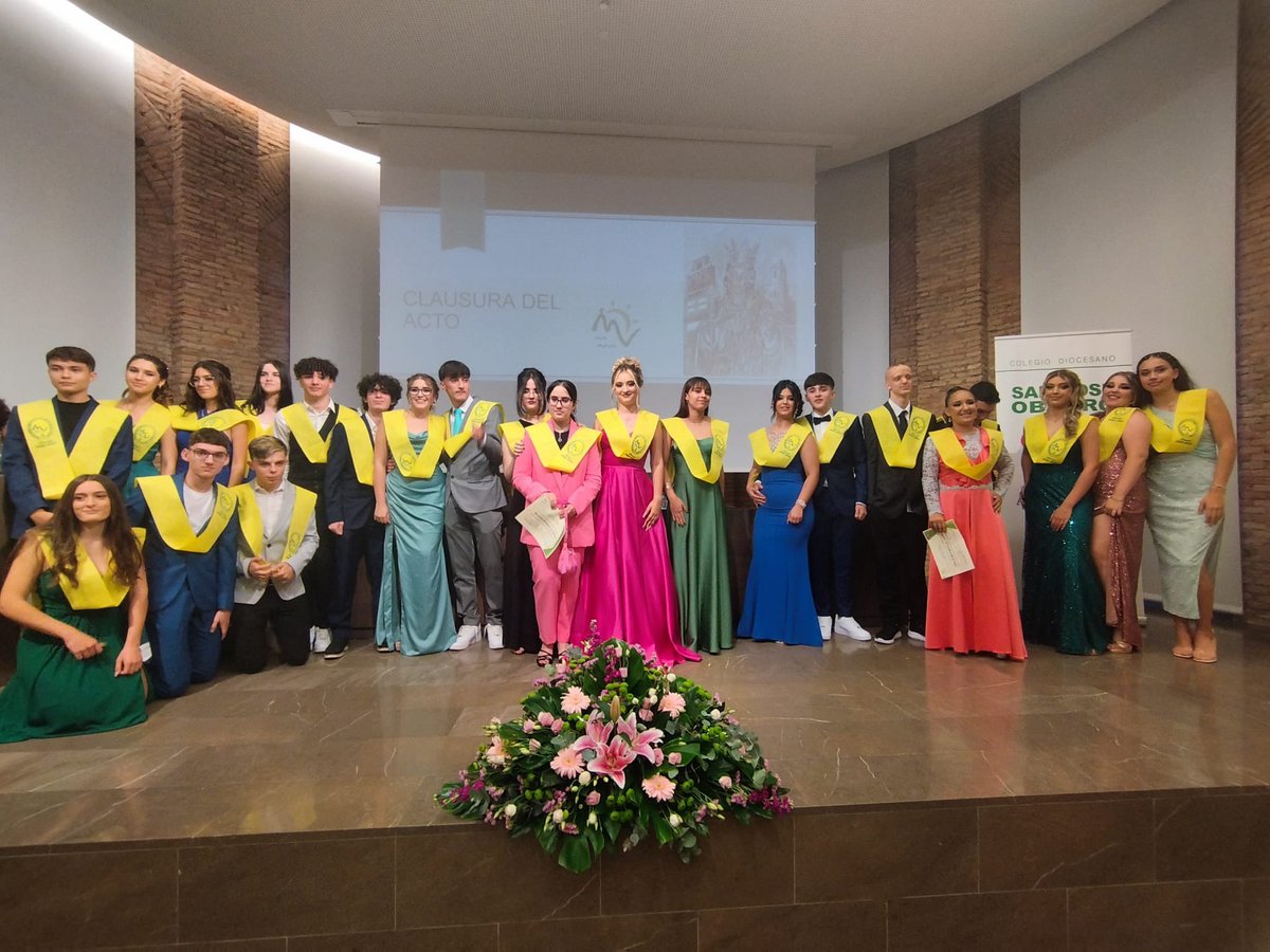 👨🏻‍🎓 GRADUACIÓN 4.° ESO 👩🏻‍🎓
Celebramos la #Graduación de 4º, una fiesta llena de emociones y sentimientos.
Vuestro éxito es el resultado de los esfuerzos día a día. ¡Seguid así! Y creed en la magia de los nuevos comienzos ✨
¡Siempre SJO! 
#ColegiosDiocesanos #CaminamosJuntos