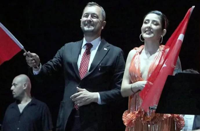 #SonDakika 
Melek Mosso konseri nedeniyle hedef gösterilen AKP’li belediye başkanı görevden alındı
tele1.com.tr/melek-mosso-ko…
