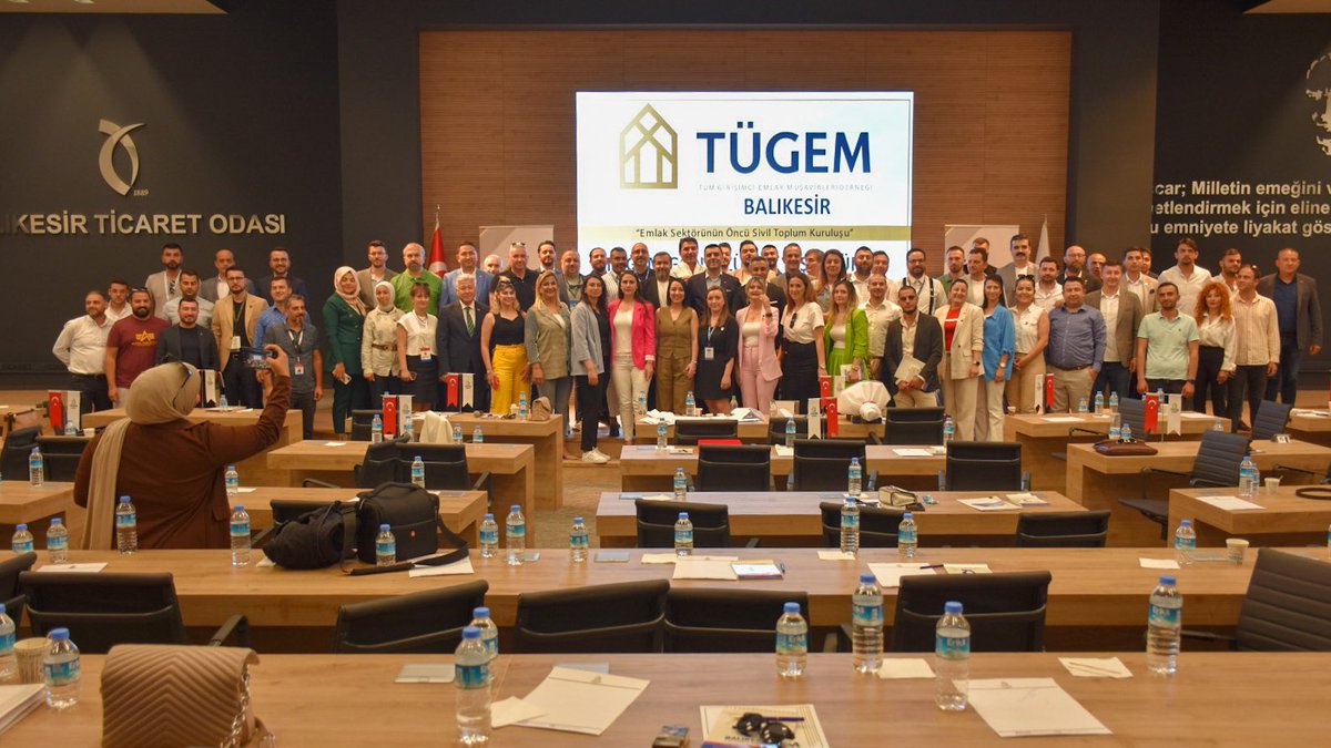 RahmiKula's tweet photo. Odamız Meclis Salonunda TÜGEM Kurucu Başkanı Hakan Aydoğan'ın sunumuyla gerçekleşen TÜGEM Networks Semineri'ne, katılım sağladım. https://t.co/NhcSnMmmXe