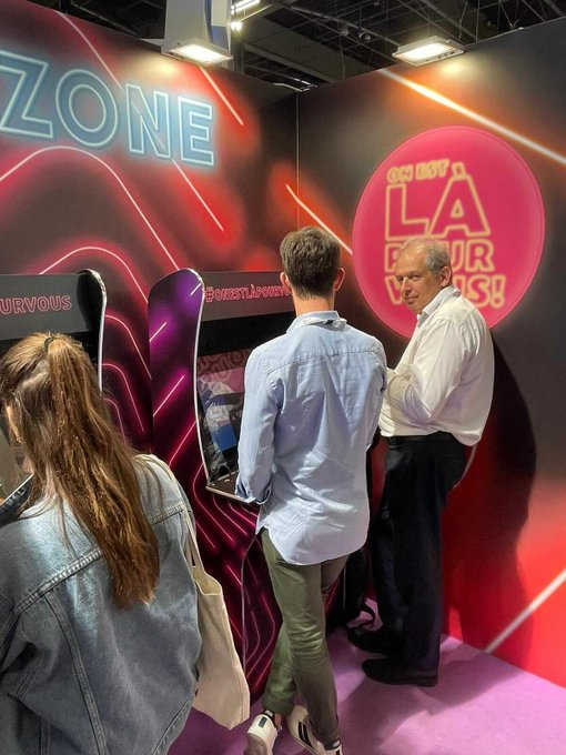 #VivaTech se termine pour aujourd'hui 🤖

On se retrouve demain pour une nouvelle journée #AvecPôleEmploi, pour toujours + d’#innovations à découvrir au service de l'emploi 🤩

<a href="/VivaTech/">VivaTech</a>