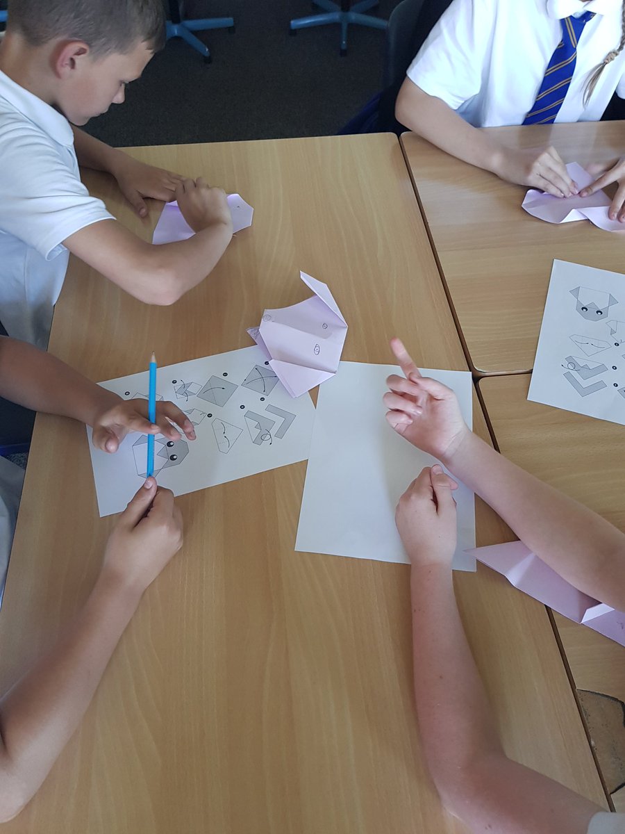 CHS_BizComp's tweet photo. Mr Quinton's #P7s learning about the importance of clear instructions when coding with the help of origami puppies and penguins! 🐶🐧#P7Transition @CarlukeHS https://t.co/CZAf49pqem
