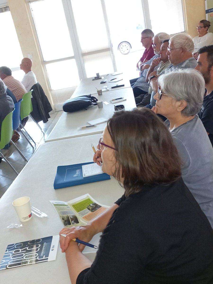 smmar_aude's tweet photo. FORMATION | La #ripisylve n’a désormais plus aucun secret pour les élus de l’#Orbieu !!! 🏞
L’objectif ?
🌳Informer sur les qualités d’une ripisylve entretenue,
🪵 Sensibiliser à l’entretien d’une ripisylve
✅Déconstruire les idées reçues https://t.co/4bmffT9LAb