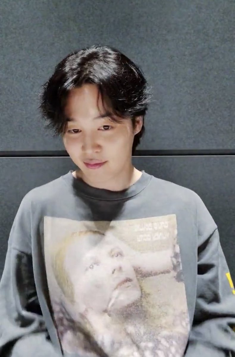 thvcore__'s tweet photo. jimin being sassy — a needed thread; https://t.co/WVgT1aQ6P7