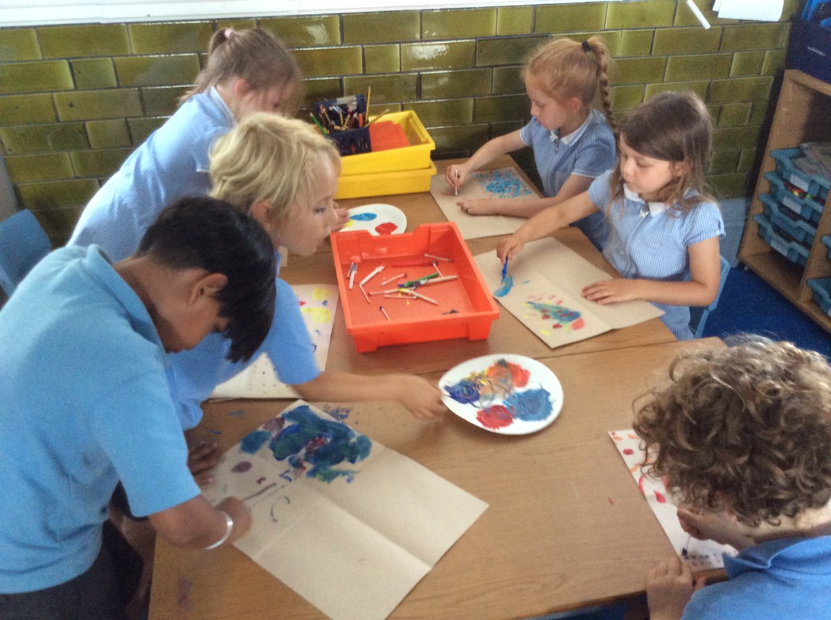 HambrookSchool's tweet photo. Today #Hambrook1 were exploring texture in art. They used string, foil, glue sticks, cotton buds and different paint brushes to create different textures. Fantastic work! https://t.co/ekIGS8cFlj