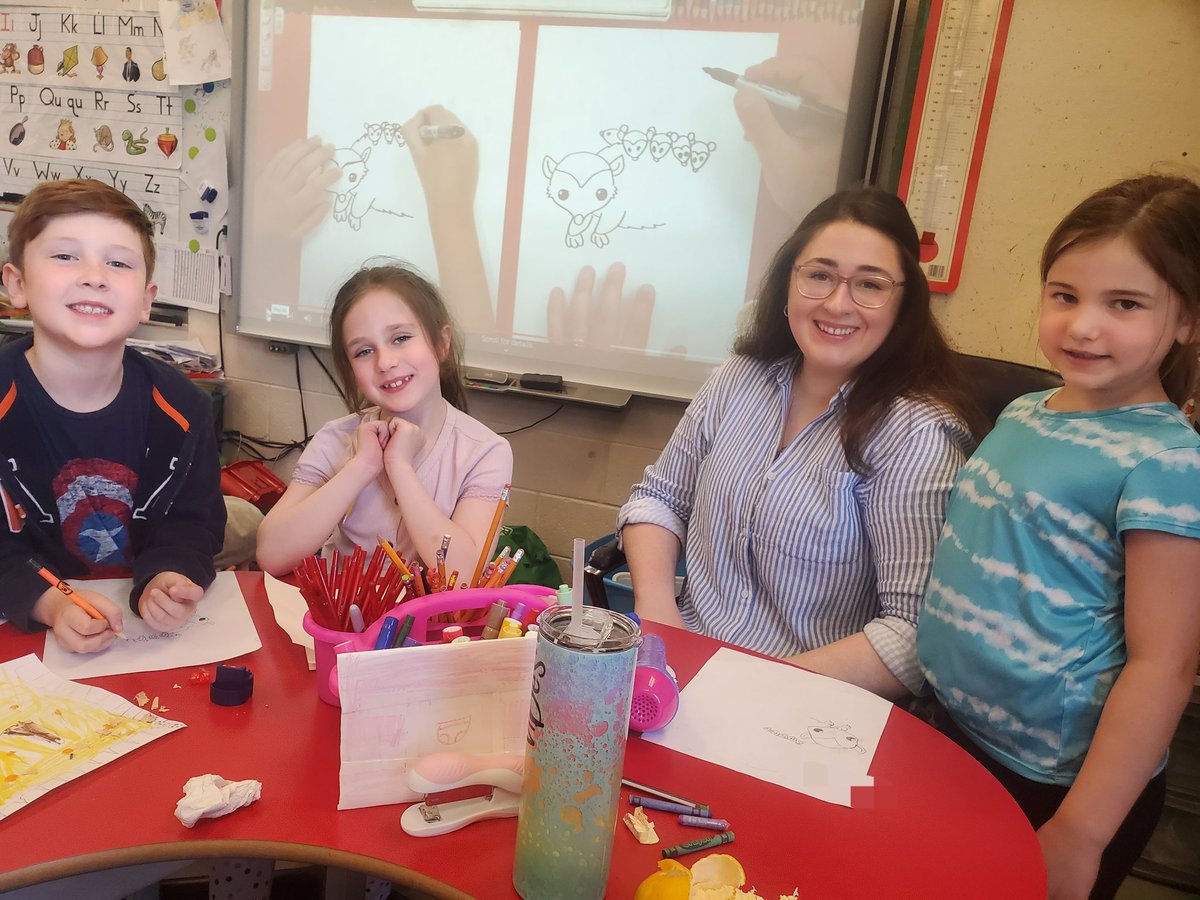 ms_holden1's tweet photo. Class Community event! Directed drawing and fascinating facts about Ss choice - Opossum! Working with our peers is good for the ❤️! @Darcy0628 @Ms_Ryan1 (SUPER 🌟) @Hazelwood_Elem @NLESDCA https://t.co/XdXfb49IpY