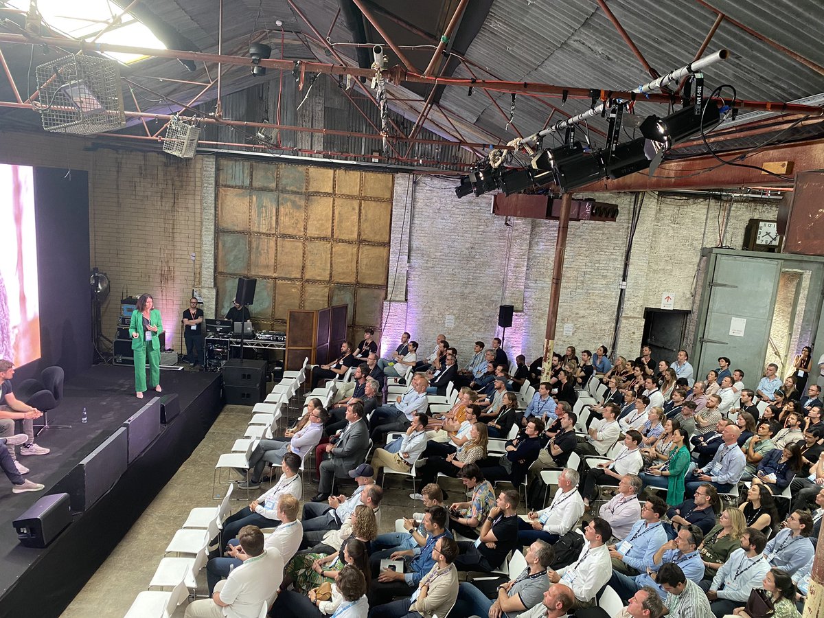 It’s time for our interactive panel on the nature of leadership 👏
 
<a href="/lisamwitter/">Lisa Witter</a>, Valentin Schütz (<a href="/GrondaApp/">Gronda</a>) and <a href="/leichter_/">Alexander Leichter</a> (<a href="/getbyrd/">Byrd</a>) are on stage now.