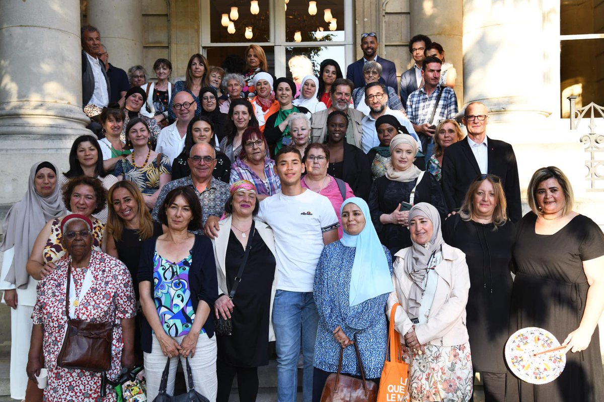 STStainss's tweet image. Ce mardi nous étions à @AssembleeNat pour découvrir le documentaire de Daniel Bouy. 
« FEMMES POLITIQUES » donne la voix aux mamans Stanoises qui ont organisé les troisièmes États Généraux de l’éducation en France 🇫🇷

@VilledeStains