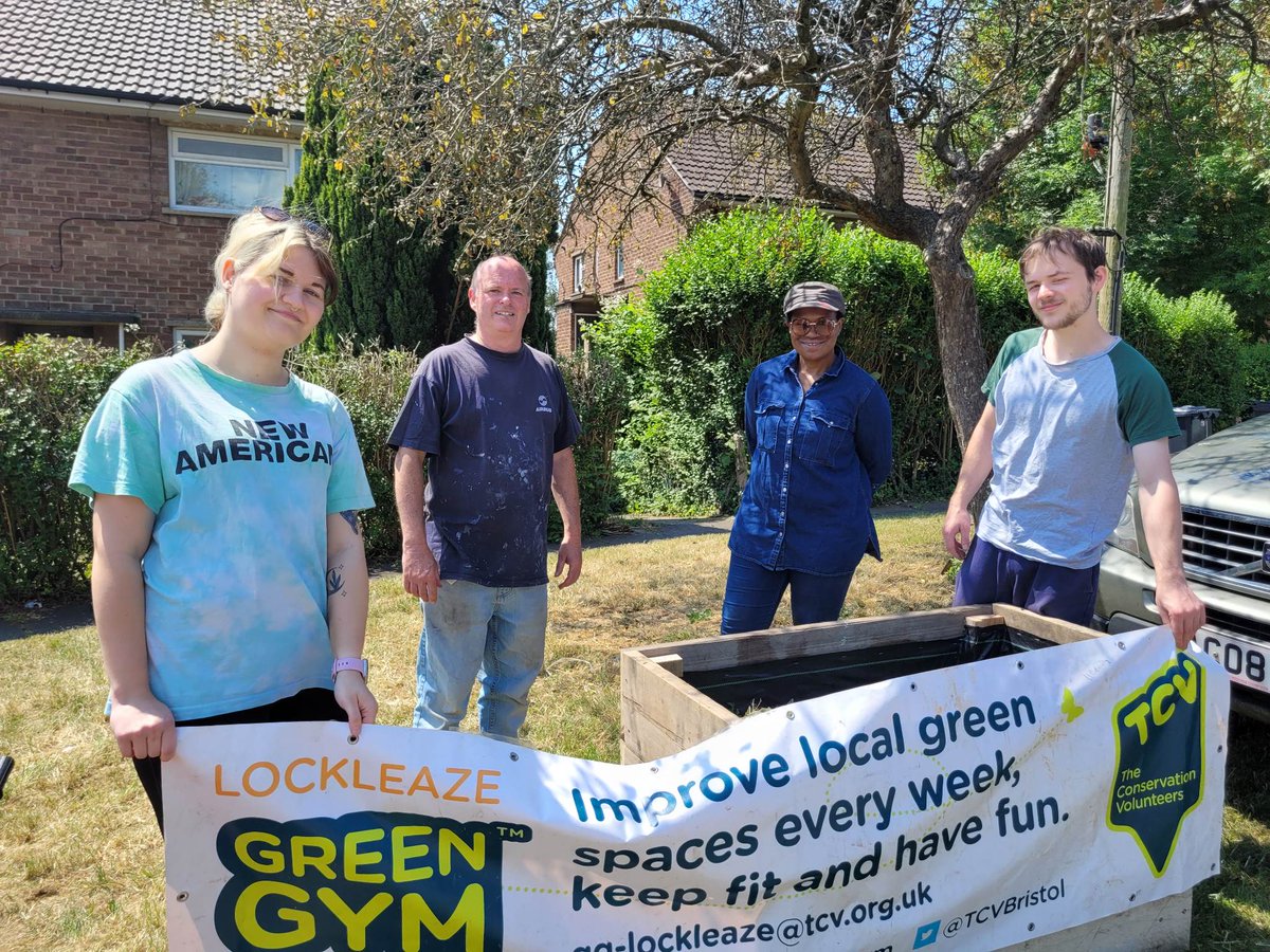 TCVBristol's tweet photo. Building another planter today with #LockleazeGreenGym to brighten up Stanfield close with wildflowers, thanks team! https://t.co/5AwYmvw6JO