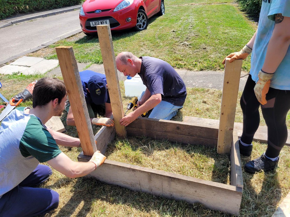 TCVBristol's tweet photo. Building another planter today with #LockleazeGreenGym to brighten up Stanfield close with wildflowers, thanks team! https://t.co/5AwYmvw6JO
