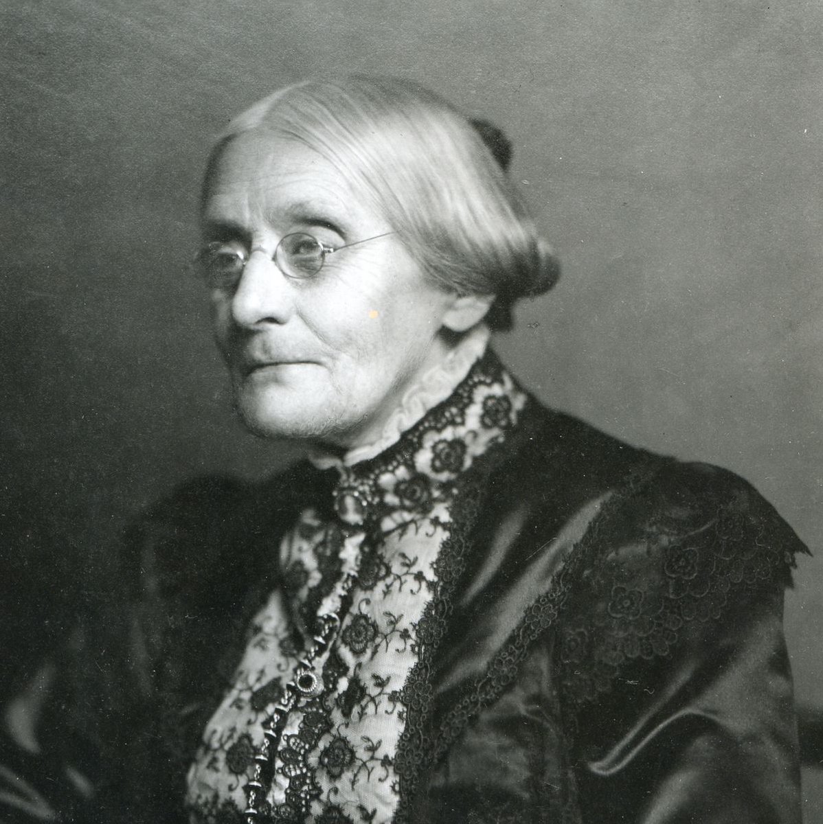 394Histoires's tweet photo. 18 Juin 1873:
Susan Anthony est condamnée à une amende de 100 $ pour avoir tenté de voter à l'élection Présidentielle Américaine de 1872.
Elle refusa de payer l'amende, le procès est très médiatisé.
Elle meurt en 1906, à 86 ans.
C'était il y a 150 ans pile.
#SusanAnthony https://t.co/nKFnCvz0um