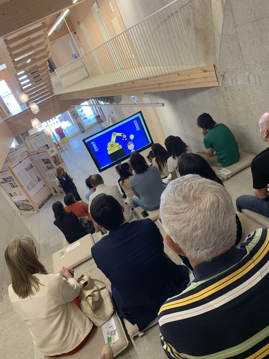 P_OsoRiodieGueZ's tweet photo. Arranca la #DemoDay de la XI Edición de #IncuviEmprende con @areaemprego @fundacionronsel @ajevigo @hei4future #BarberRobot #Covintes #Hillchess #WeSpeak #Luxit #Onva #Polinatur #PonteARitmo https://t.co/3rYwpn9fCh