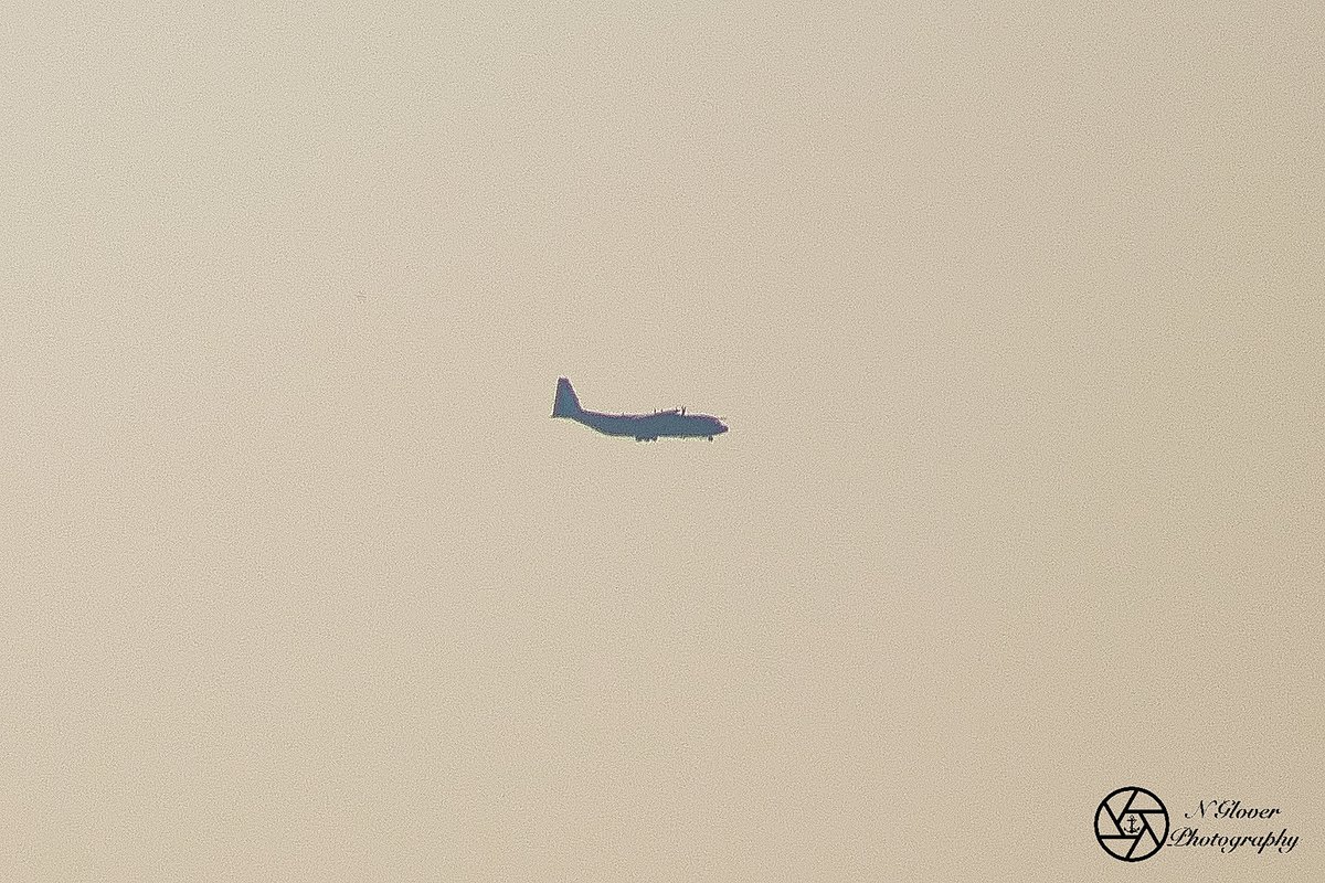 nglover150's tweet photo. C-130 and possible B1 Lancer @Gibdan1 @AircraftSpots @theaircraftguy_ @AircraftTimes #B1Lancer #C130 #Aircraft #militaryAircraft #Spotter @militaryaircrat https://t.co/ybuAaUsrIS