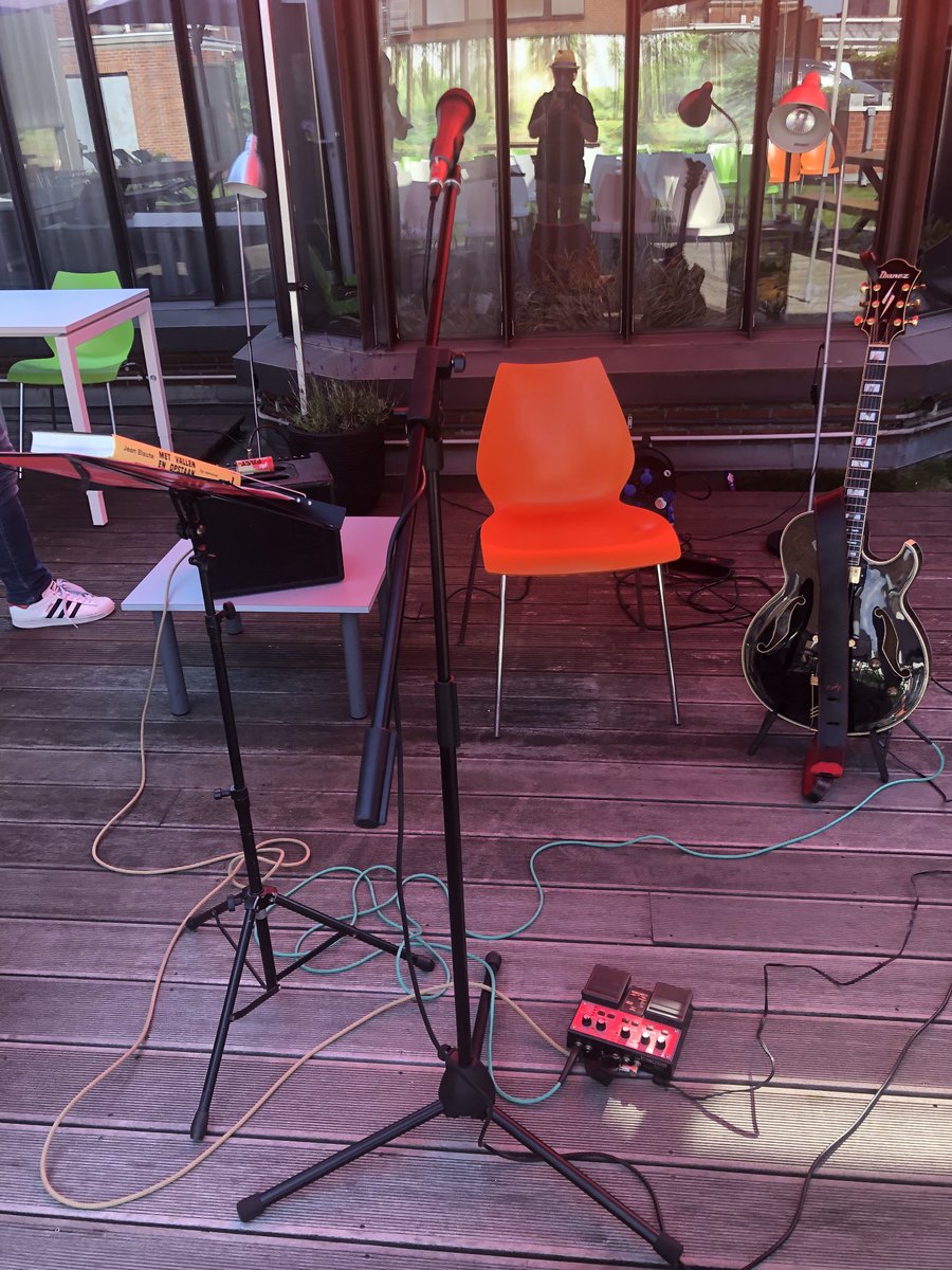 Straks lezing met muziek op het dak van de Kortrijkse bib. Ook The Beatles deden hier hun laatste optreden. Schept een band.