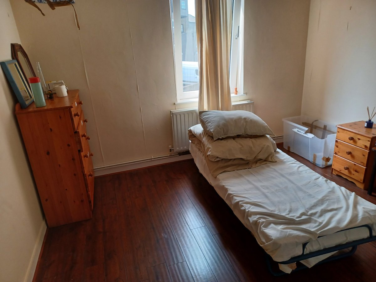 rhlireland's tweet photo. Since the 12th May the Revolutionary Housing League has been housing homeless people in a vacant building in North Inner City Dublin. The Dublin City Council building was sitting empty for two years in the midst of the housing crisis. 

1/ https://t.co/LOz907l0bL