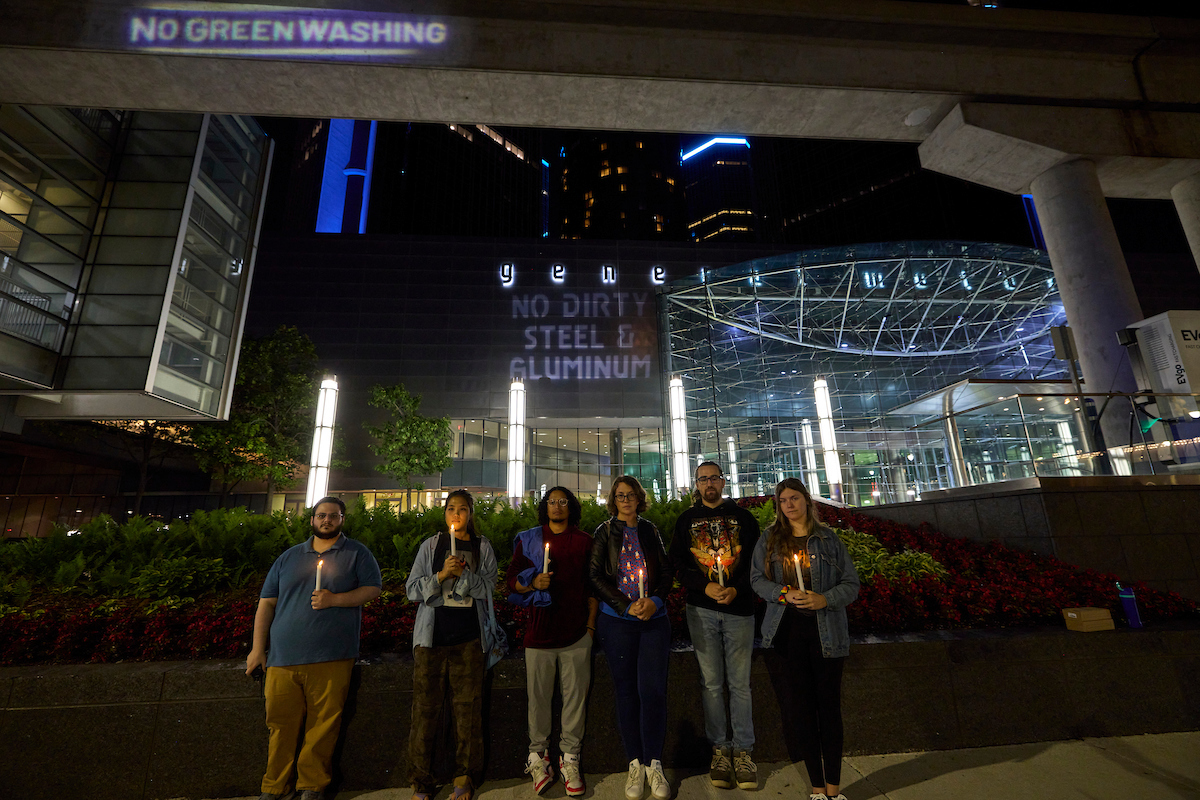 <a href="/StandMighty/">Mighty Earth 🌍</a> report shows a massive disconnect between what <a href="/GM/">General Motors</a> says and what it does regarding environmental &amp; human rights commitments. If GM wants “Everybody In” on its transition to EVs and carbon neutrality, it’s time to stop the greenwashing ➡️ bit.ly/gmgreenwash