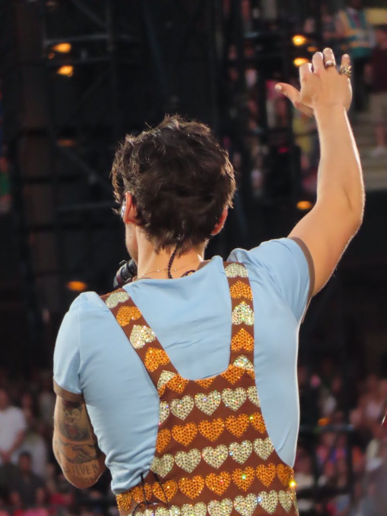 World Notes 1D tweet media