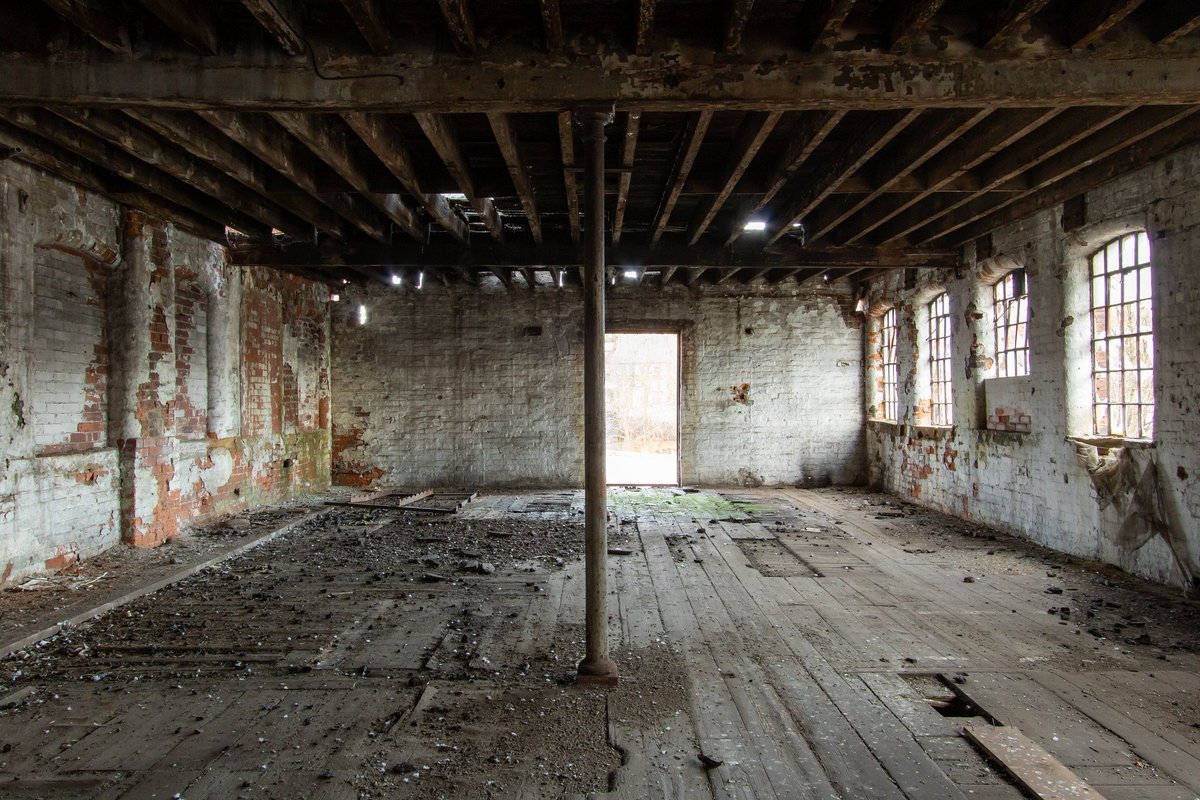 The #Rotherham foundry was very bare but had some very pleasing rooms to photograph. 

#abandoned #urbex #yorkshire #photo #urbanexploration #minimal #forgotten #grimart @GrimArtGroup