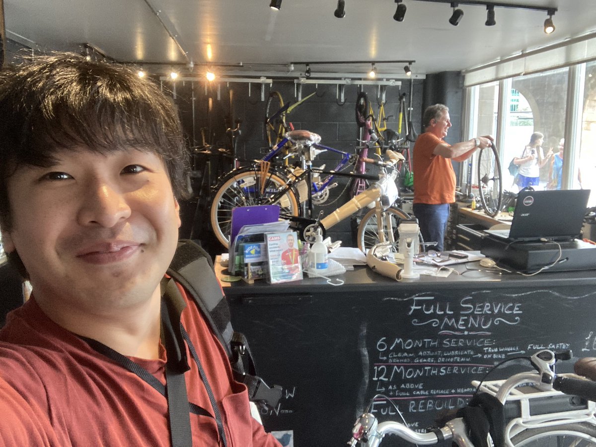 otogisyrupz's tweet image. 自転車屋さんに自転車を借りに！
するとなんと、無料で貸してくれることに。「シェフィールド国際ドキュメンタリー映画祭を応援してるからタダで良いよ」と言っていました。映画祭、愛されてるな。親切にしてくれてどうもありがとうございます🙏
#SheffDocFest2023
#TokyoUberBlues
#東京自転車節