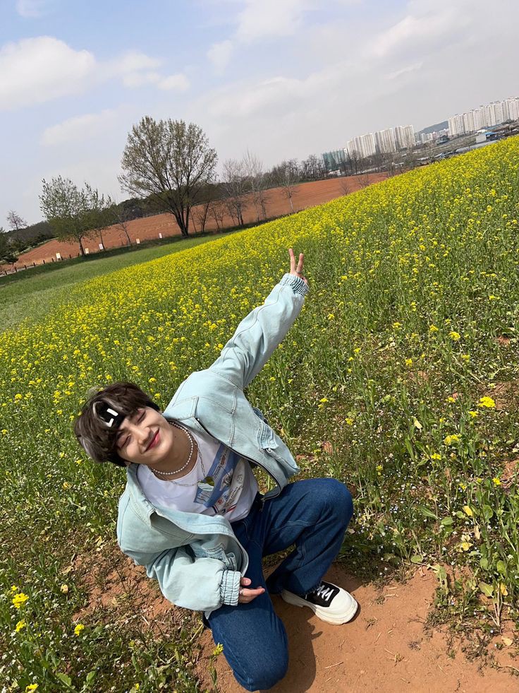 fleurenoul's tweet photo. Fairy_hwan said it wasn't late so-
(Yes the only common point is that we're outside but IT IS A COMMON POINT OK)
#Ciipher #싸이퍼 #ClueSelcaDay #27MonthsWith7Pher https://t.co/cFUj68LXQs