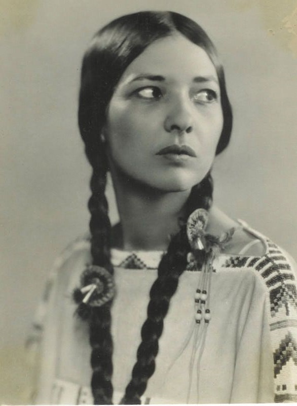 Native American Women in Classic Photography - Photo Trading Cards 

👉 etsy.me/329n3i5 

- #OldWest #westernlegends #natvieamerican #photography #vintagephoto #nativeamericanwomen