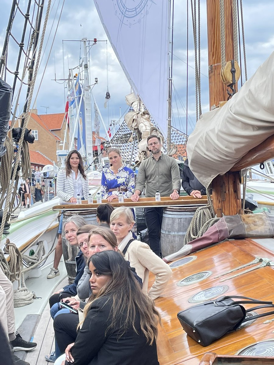 majaATV's tweet photo. Hvad vil vi med digitalisering i Danmark? Meget rammende af @ITBranchen at sætte fokus på på @Folkemoedet. Vi har brug for flere digitale løsninger til gavn for mennesker og borgere. @saxberg @marie_bjerre @ATVdk https://t.co/K8WS9HQ5ZZ