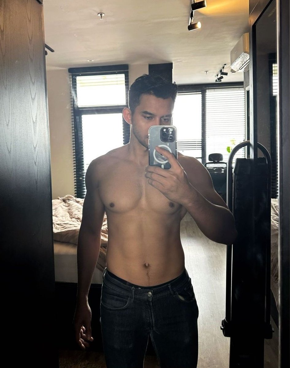 mrvvip's tweet photo. Rory Asyari shirtless cutting progress. #selebwatch https://t.co/1H1wNxlIUk