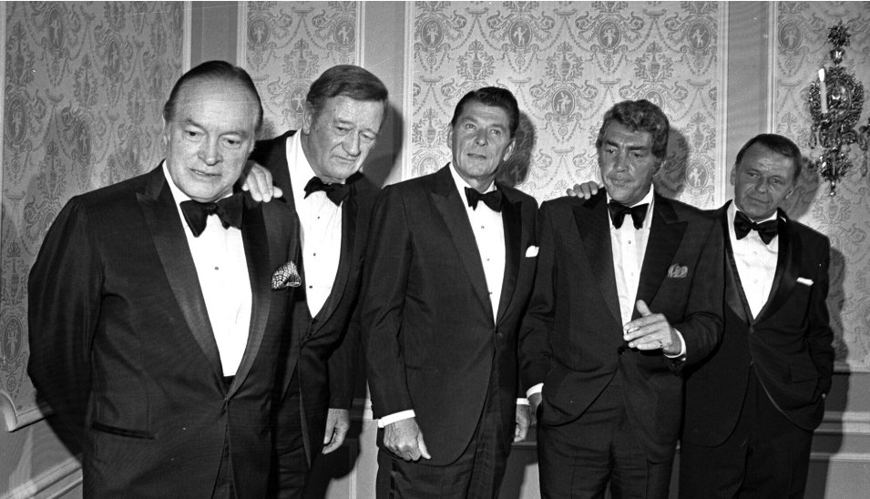 When a big bow tie indicated your importance.
#BobHope #JohnWayne #DeanMartin #FrankSinatra at a campaign dinner for #RonaldReagan