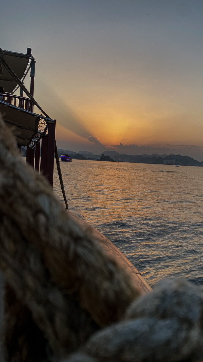 منتهى منوُاي وهو الـمبتدَا
ما بعد حبّه ولا قلـبه غرامْ. #اعصار_بيبارجوي #دفعة_2023 #الخميس_الونيس #بندر_الروضه #جبر_خاطر #مساء__الخير