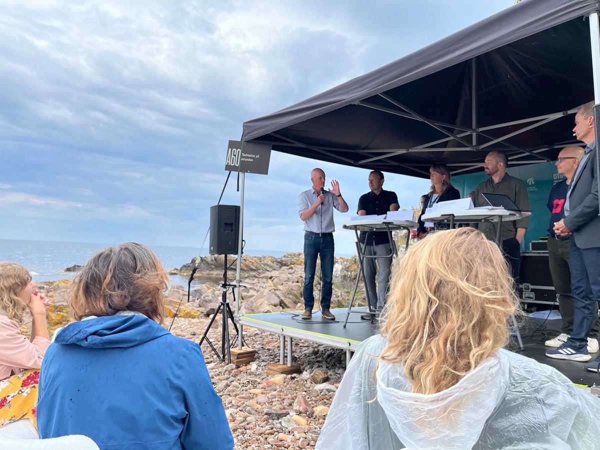 LIFEFonden's tweet image. Stærk første dag på #fmdk23! 

Dialogmøde om en ny fælles strategi på naturvidenskabsområdet løb af stablen i eftermiddags - med stor opbakning fra @dlforg og @topsoe_official som repræsentant for erhvervslivet. Men de sætter også krav - en ny strategi skal have en klar…