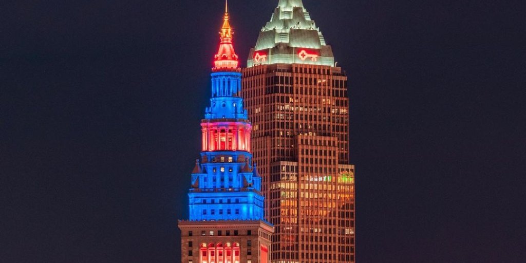 Key_Tower's tweet photo. Happy Independence Day, America! I'm always proud to stand tall and celebrate the spirit of freedom. Wishing everyone a spectacular Fourth of July filled with fireworks and festivities! #IndependenceDay #KeyTower

📸: @GabeWasylko https://t.co/NhLaRpmcBJ