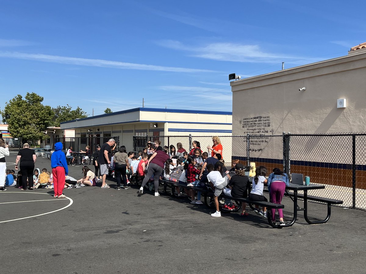 OESTigers's tweet photo. Extended School Year and Summer Boost Academy students collaborating in perfect harmony on an art project.  @OUESD https://t.co/LMsfy4YmKN