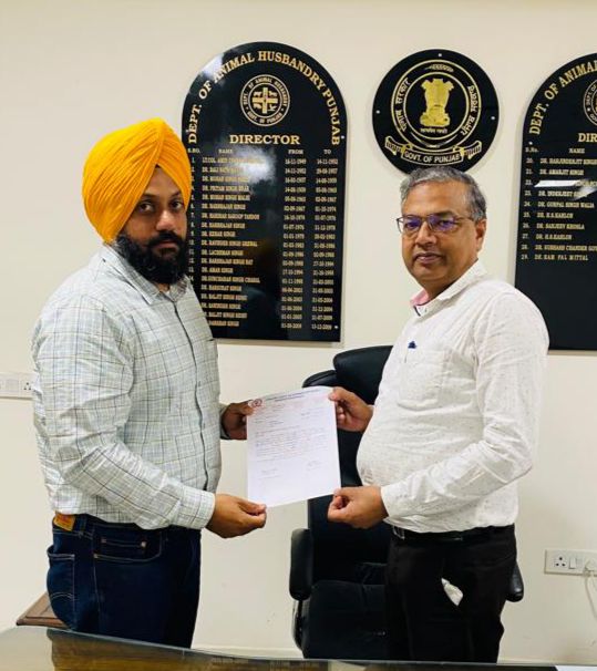PSVOAofficial's tweet photo. Today PSVOA submitted a memo to DAH sahb requesting him to speed up the process of recruitment of VOs which was withheld due to court case. DAH promptly marked the letter to the concerned branch for appropriate action &amp; assured that he will look into it as priority.
~ Team PSVOA https://t.co/YGNy155ugT