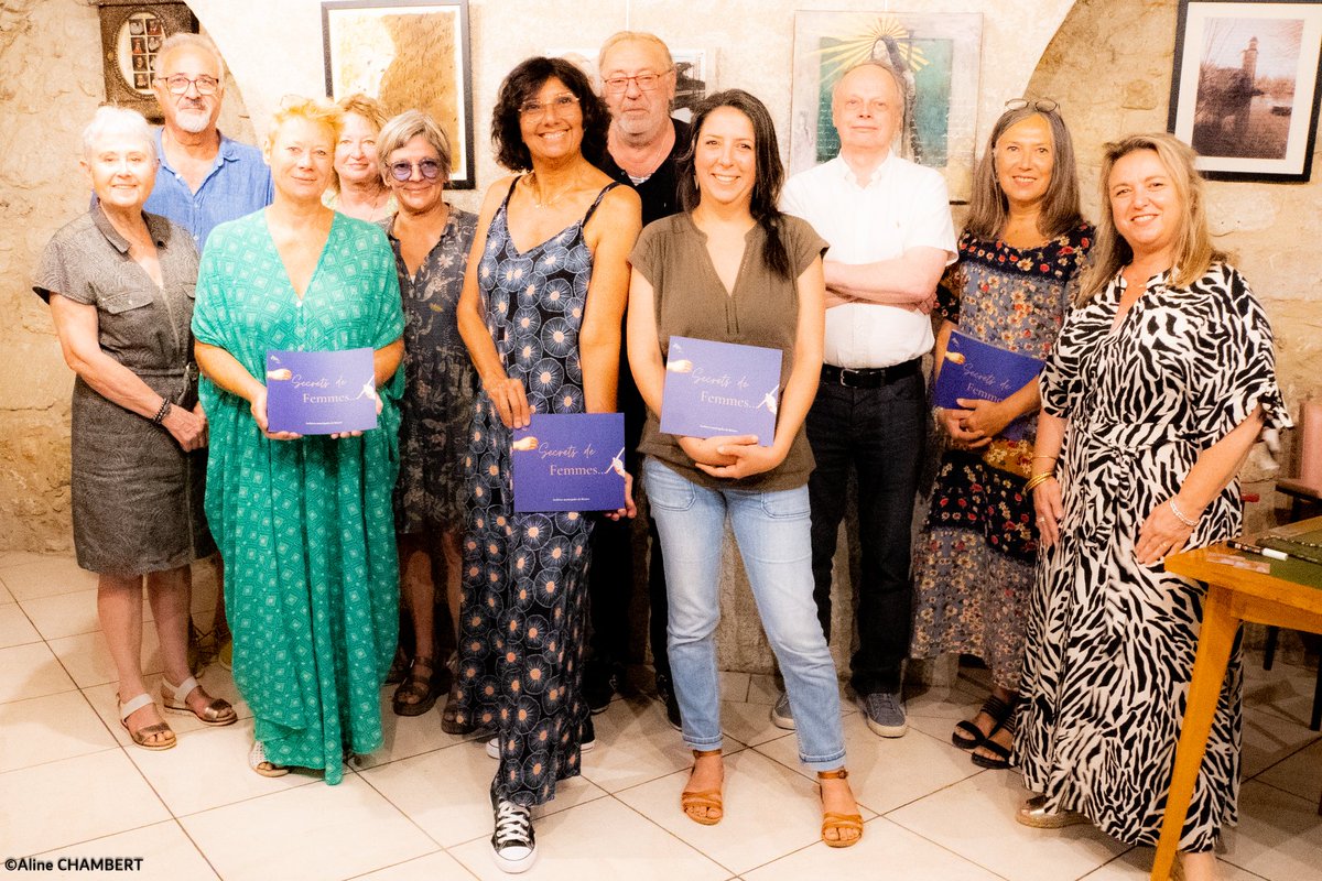 AlineChambert's tweet photo. Une partie du collectif 'Secrets de femmes' en dédicace à l'espace Viennet. Béziers le 15 06 2023
Merci au Chameau Malin 
A @laurentvassalo
A Philippe Macia

Crédit Photos Aline Chambert https://t.co/CHDW9ZEixs