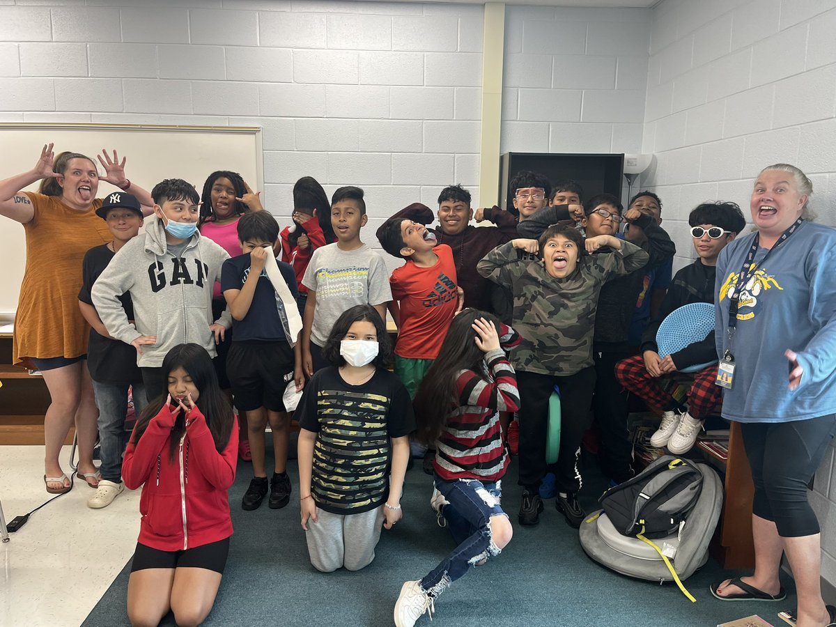 Ms_Hudgens6th's tweet photo. A fun last few days in 6th grade! @HyblaValleyES @HyblaValley6th https://t.co/wPz8zsbIhA