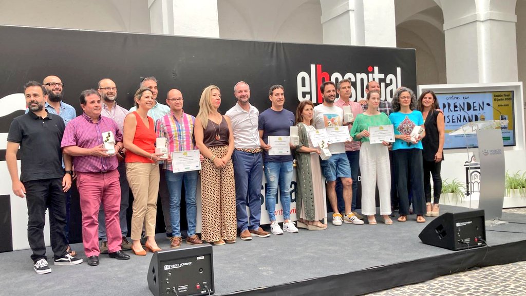 mgarciab01's tweet photo. Jornada final del programa de Competencias Profesionales Docentes: Centros que Aprenden Enseñando, creando espacios de trabajo para suscitar experiencias, provocar emociones, generar ideas y conocimiento. https://t.co/i2dW4eDcwl